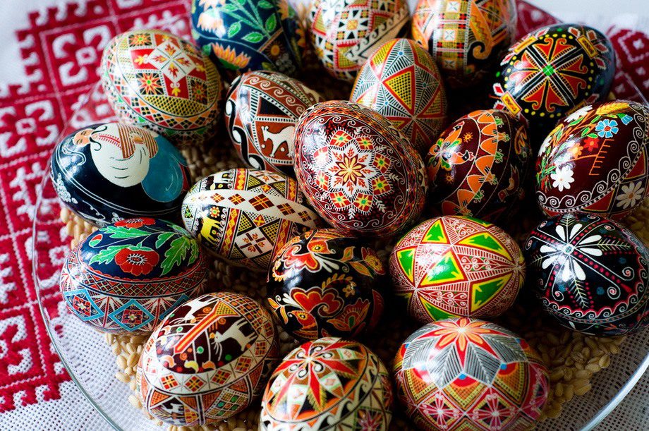Мастер-классы по росписи пасхальных яиц проходят в Могилеве