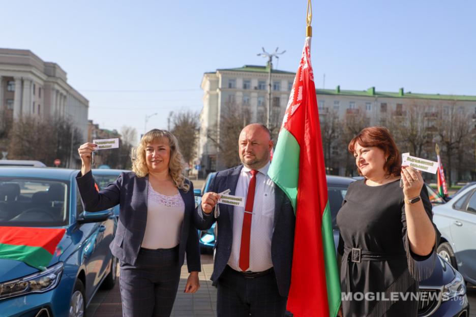 Новенькие автомобили получили сельские Советы Могилевской области