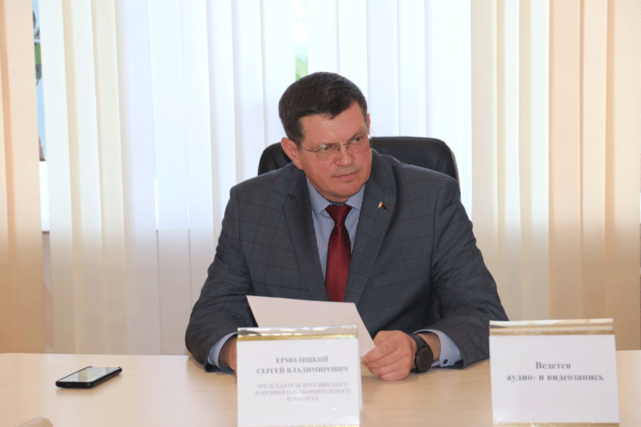 Очередной прием граждан провел председатель райисполкома Сергей Ермолицкий