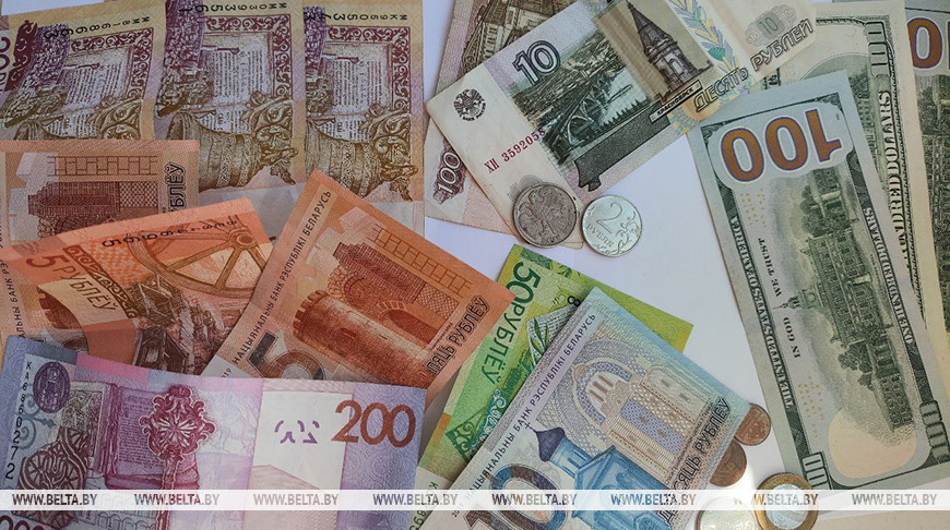 Российский рубль подорожал, доллар и юань подешевели на торгах 24 мая