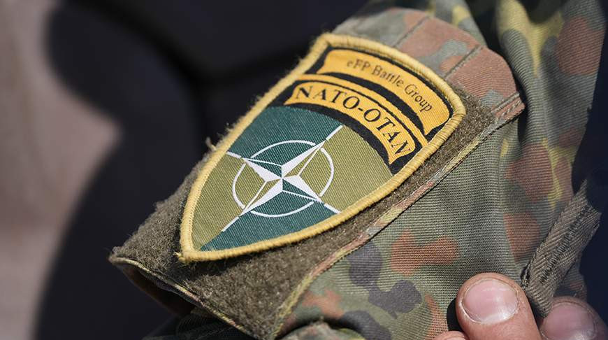 Более десяти солдат пострадали при прыжках с парашютом на учениях НАТО в Швеции