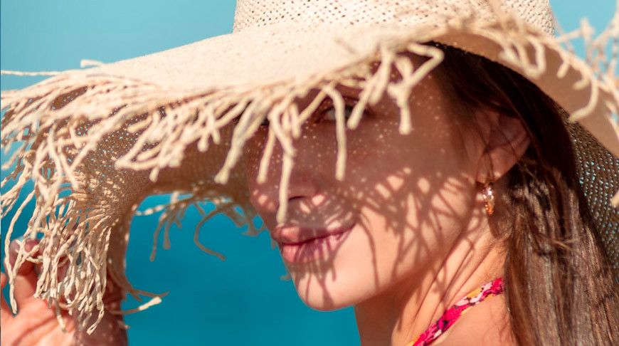 Врач развенчала пять мифов о загаре. Почему солнце — это опасно?