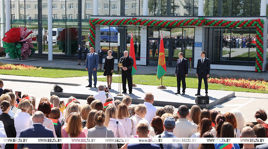 «В следующей пятилетке такой объект должен быть в каждом районе». Лукашенко открыл в Дзержинске новый ФОК