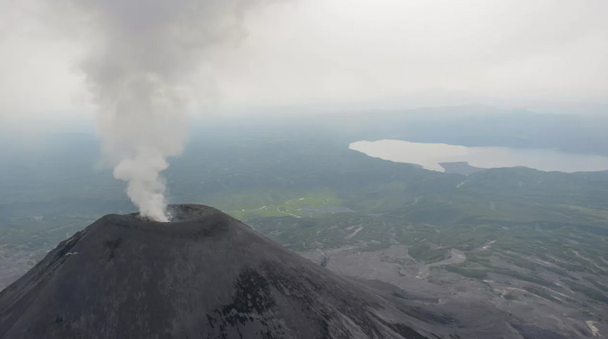Вулкан Карымский на Камчатке начал извергаться впервые за два года