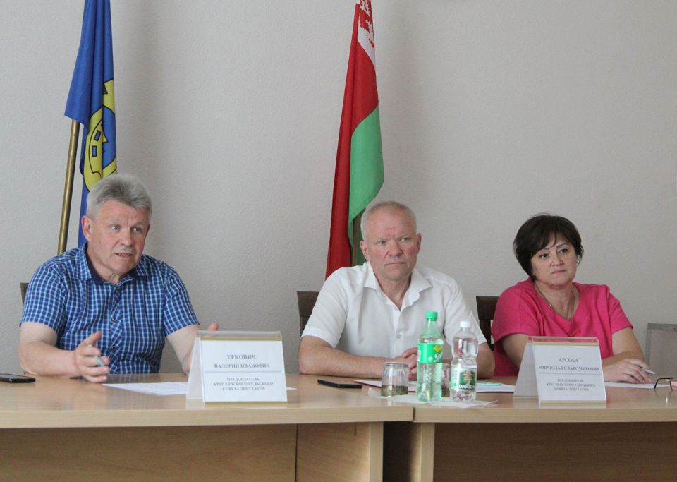 Встречу с активом органов территориального общественного самоуправления в агрогородке Ракушево провёл председатель районного Совета депутатов Мирослав Арсоба