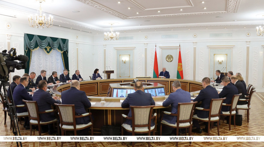 Уборочная и преодоление последствий стихии. Лукашенко собрал селекторное совещание