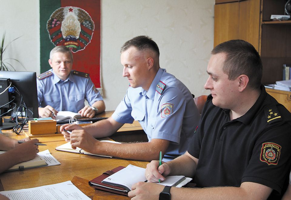 Пусть  служба  будет  лёгкой  и  безопасной