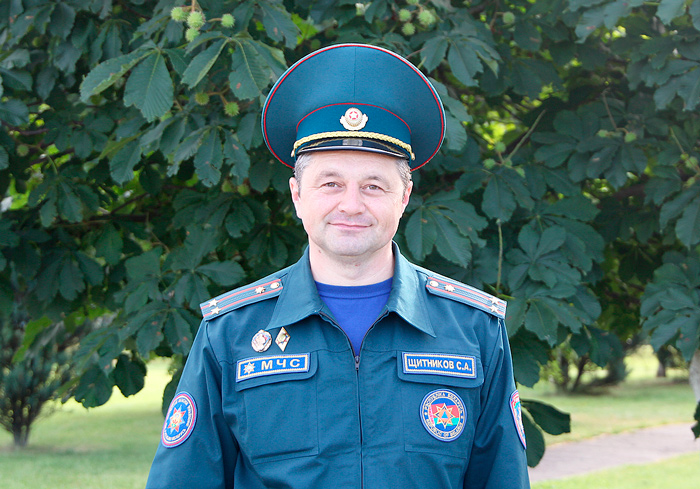 Себя  героями нисколько не считая, они достойно долг свой выполняют