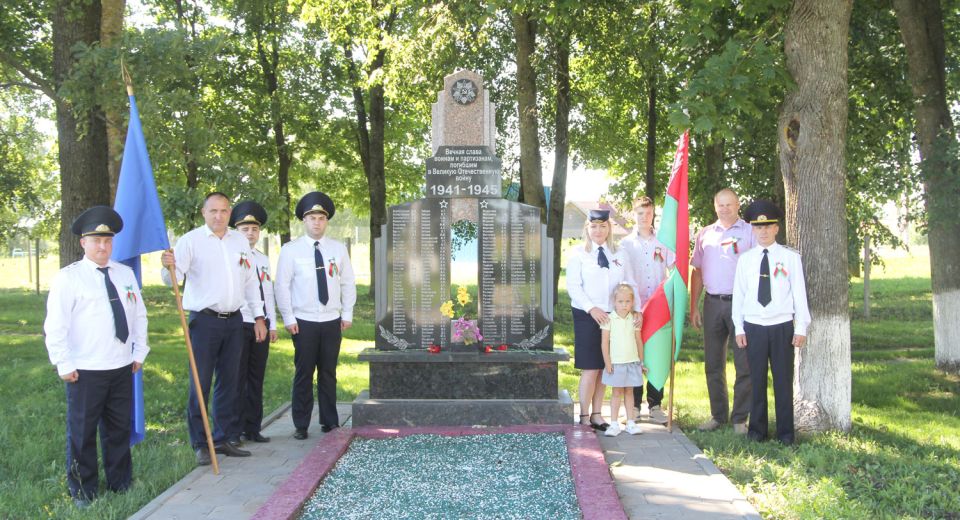 ФОТОФАКТ. Патриотический автопробег, посвящённый 80-летию освобождения Беларуси от немецко-фашистских захватчиков, провели сотрудники силовых структур района.