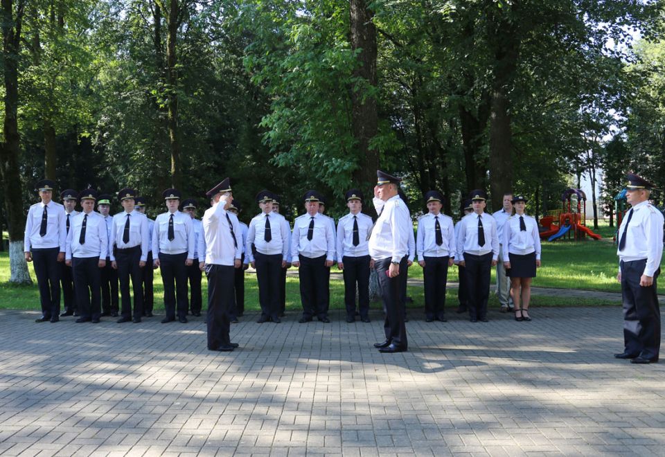Фотофакт. Сегодня в центральном парке культуры и отдыха в торжественной обстановке сотрудникам милиции вручены юбилейные медали.