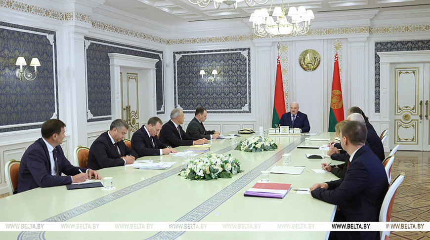 «Никакого туризма. Должен быть результат». Лукашенко потребовал усилить работу по реализации зарубежных договоренностей