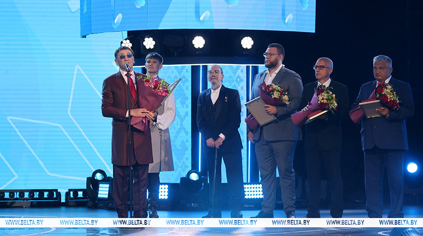 Лукашенко вручил Григорию Лепсу специальную награду «Через искусство — к миру и взаимопониманию»