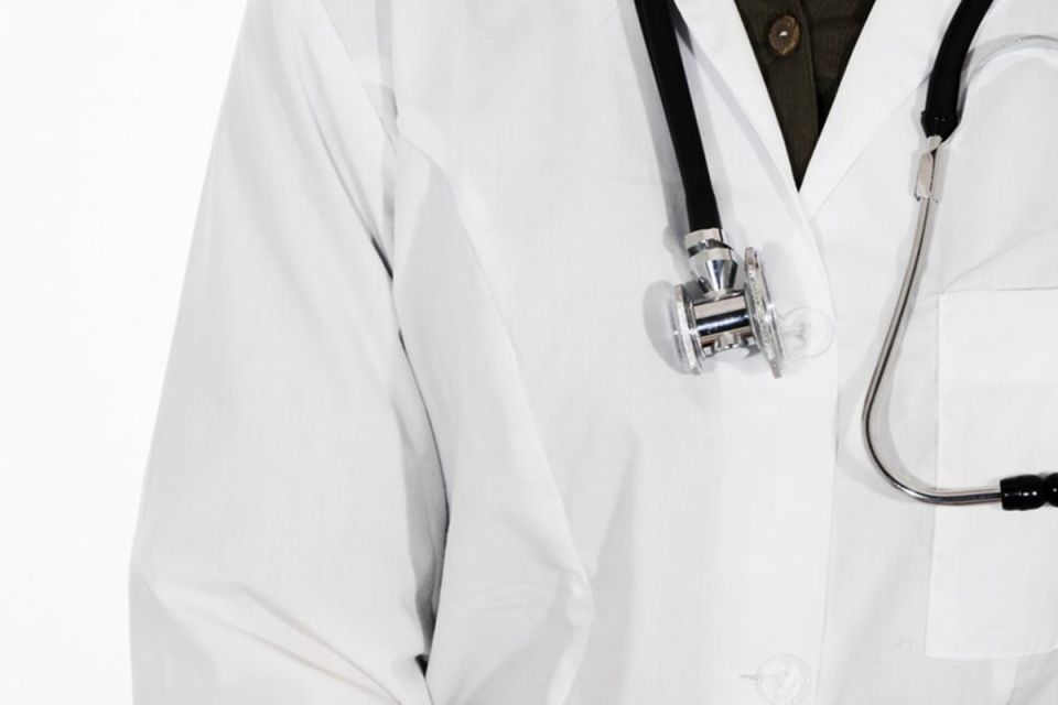 Врачи рассказали, из-за чего возникает птоз верхнего века