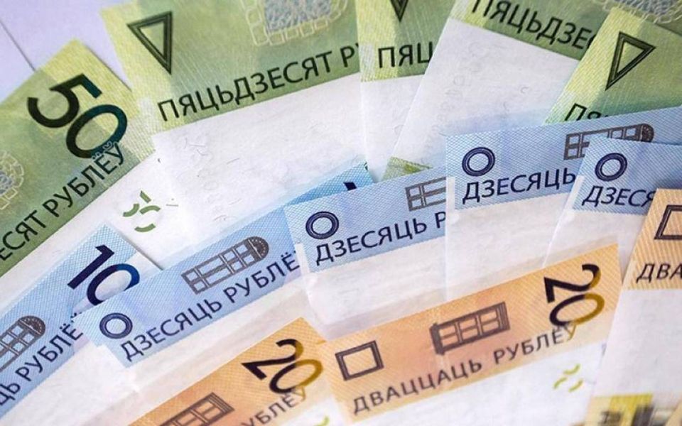 Средняя зарплата в Беларуси в июле составила Br2355,1