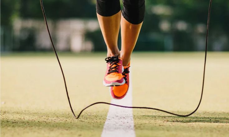 Узнали, чем полезны прыжки на скакалке