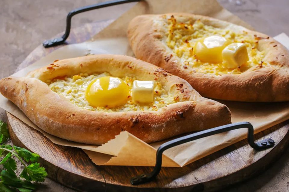 Ароматная и вкусная домашняя выпечка: как приготовить хачапури по-аджарски