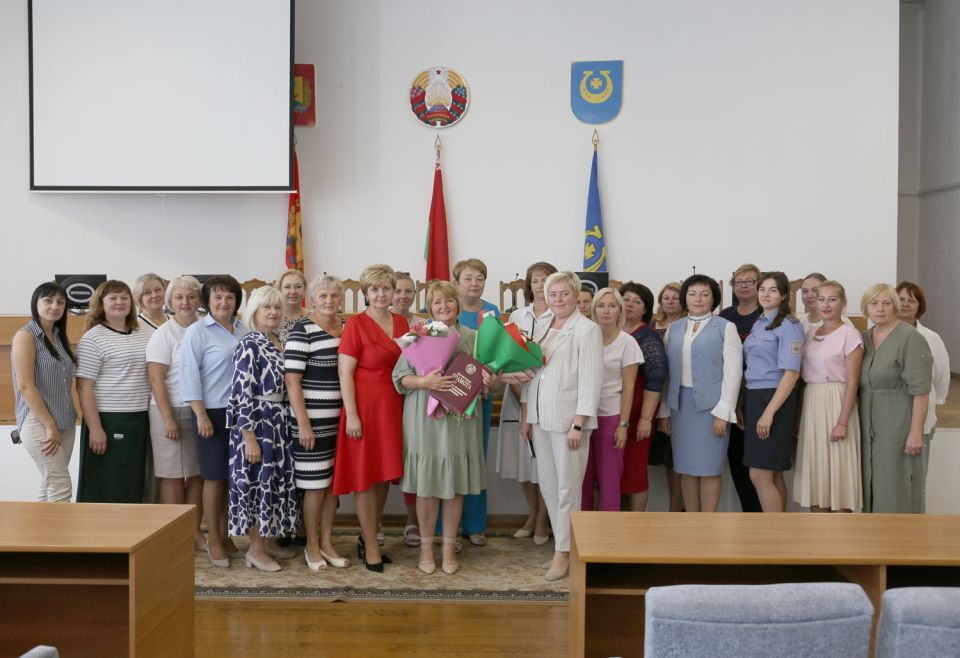 Педагогической профессии верна