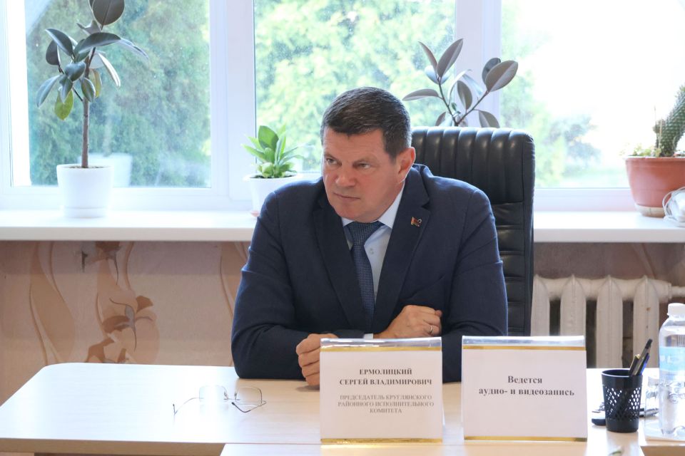 Прием граждан провел председатель райисполкома Сергей Ермолицкий
