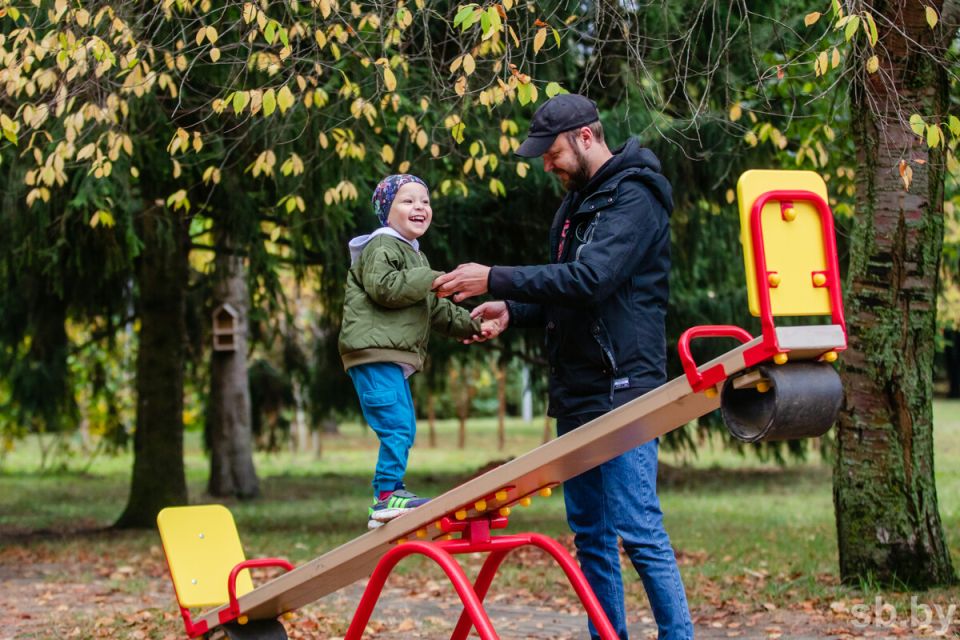 Белстат привел портрет среднестатистического отца в Беларуси