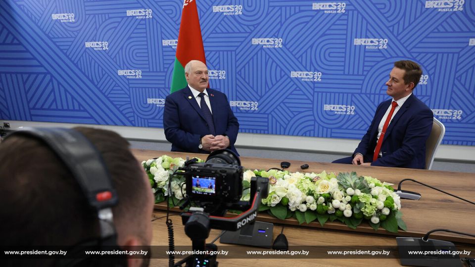 Лукашенко в интервью «Известиям»: любой политик, посягнувший на суверенитет Беларуси, будет снесен ее народом