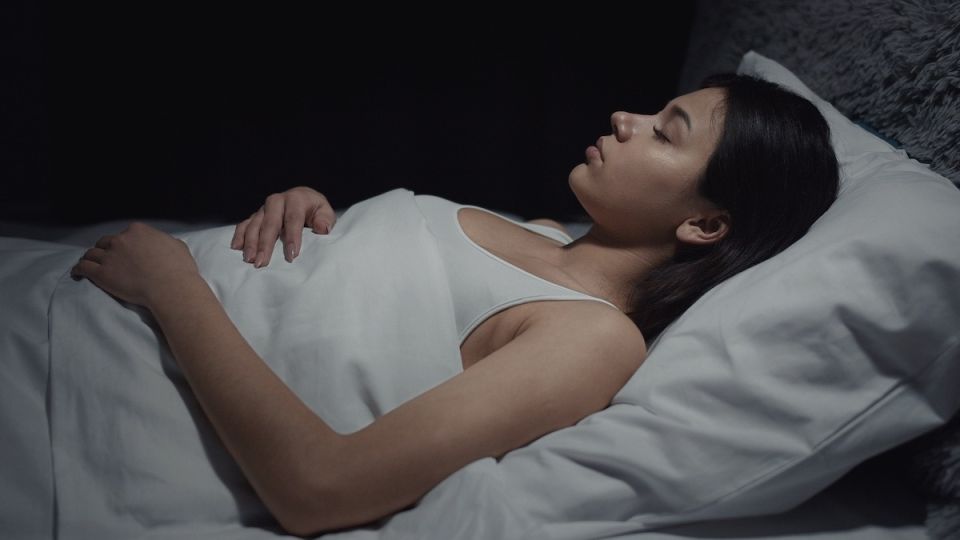 Сон на спине идеален для многих