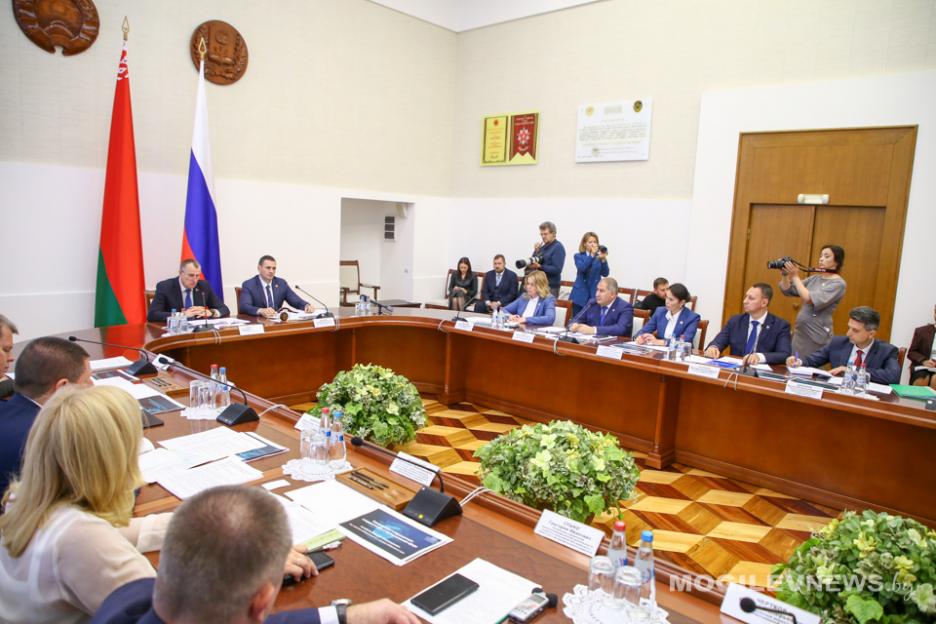 Анатолий Исаченко и Дмитрий Демешин обсудили сотрудничество между Могилевщиной и Хабаровским краем