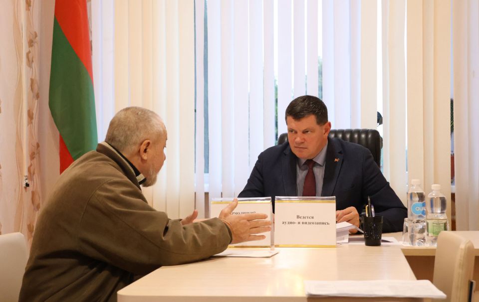 Дороги, торговля, водоснабжение…  и другие вопросы жизнеобеспечения  обсуждались на приёме у председателя райисполкома Сергея Ермолицкого