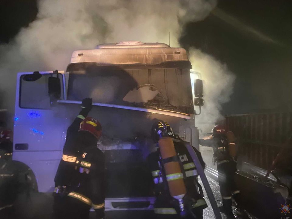 В Могилевском районе ночью горел грузовой автомобиль