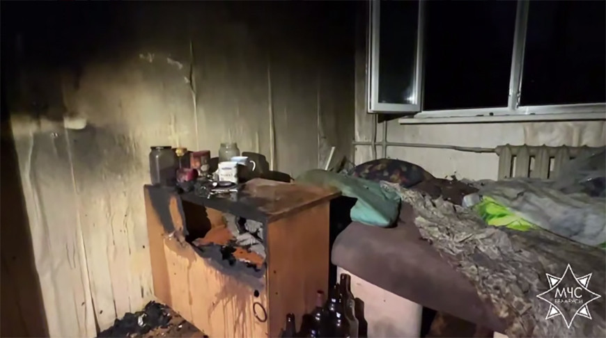 Работники МЧС спасли супружескую пару из горящей квартиры в Минске