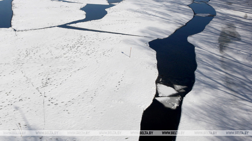 В Полоцком районе мужчина на озере провалился под лед и утонул