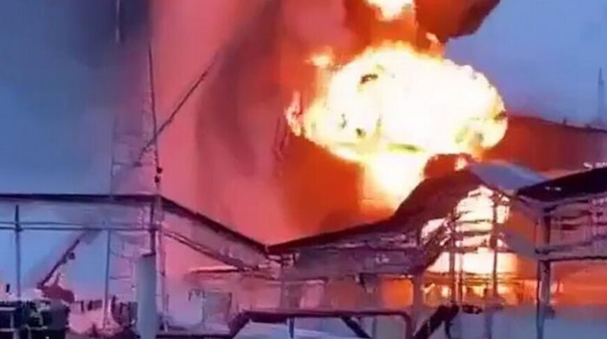 На нефтебазе в Краснодарском крае удалось в несколько раз сократить площадь пожара