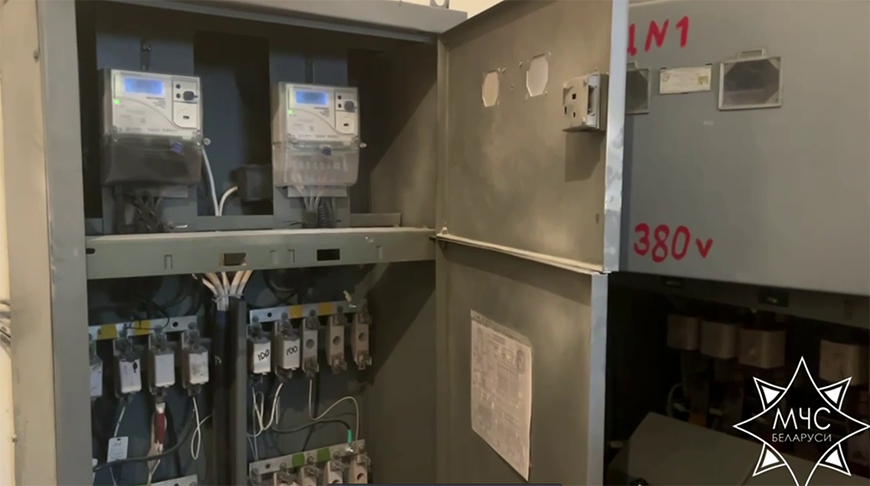 В полоцкой школе загорелся электрощиток, огонь потушили работники школы