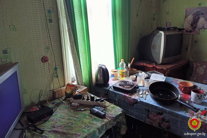 Двое жителей Хойников отравились метиловым спиртом