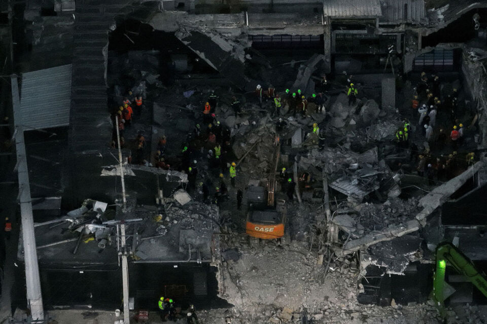 В Доминикане из-за обрушения крыши ночного клуба погибли уже 184 человека, спасательные работы продолжаются