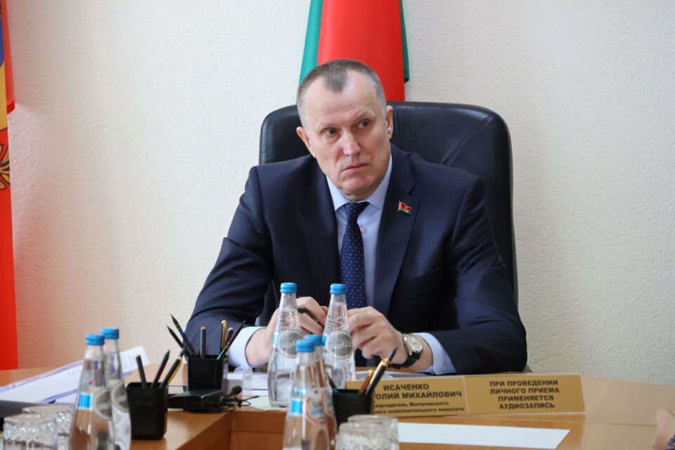 Вопросы водоснабжения, водоотведения, трудового законодательства рассмотрены председателем облисполкома Анатолием Исаченко в ходе личного приёма граждан