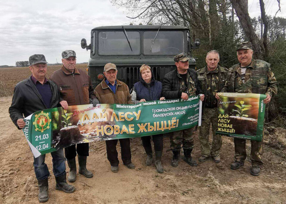 Жители Круглянщины вносят свой вклад в восстановление лесов и наведение порядка