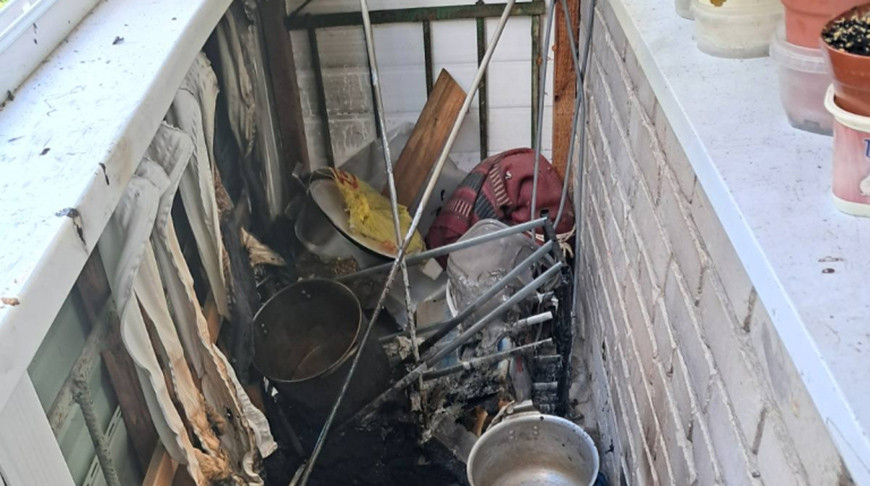 Обжигала нитки. В Дятловском районе женщина устроила пожар на балконе