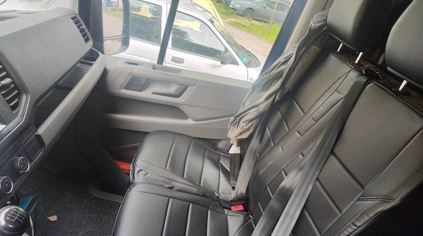 Выпал из салона на проезжую часть. В Слуцком районе госпитализировали пассажира микроавтобуса