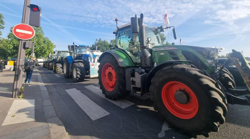 Фермеры проводят акции протеста в Париже и на дорогах региона Иль-де-Франс