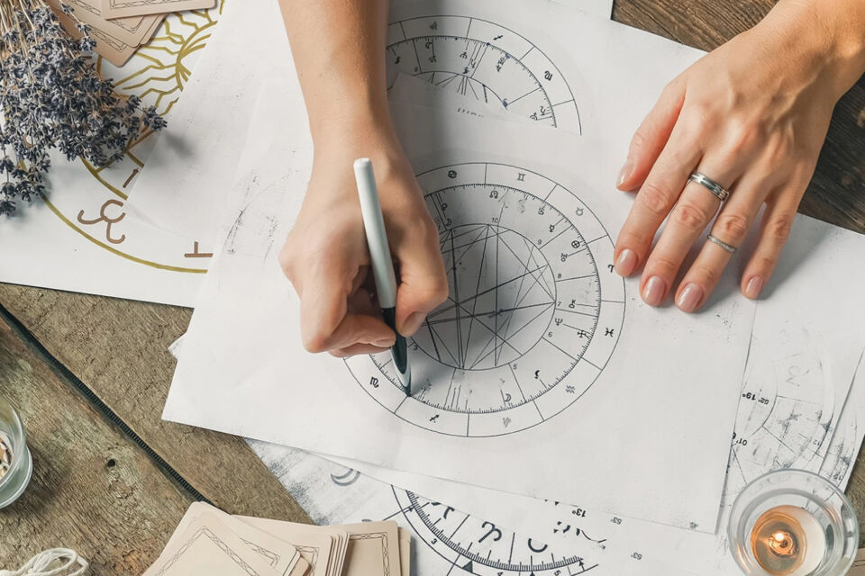 Им всегда мало денег, любви и власти: какие знаки зодиака самые жадные