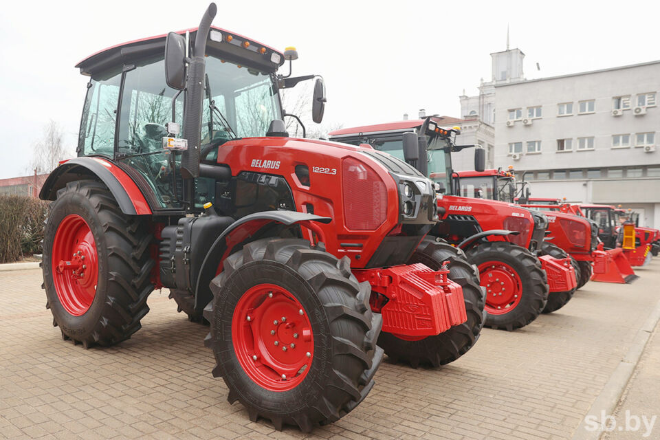 Трактор BELARUS 1222.3 признан лучшим белорусским товаром в России