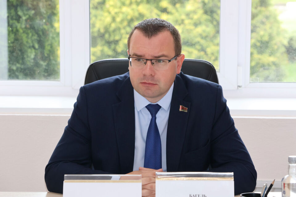 Важно досконально разобраться:  личный приём граждан сегодня проводил председатель Круглянского райисполкома Иван Багель