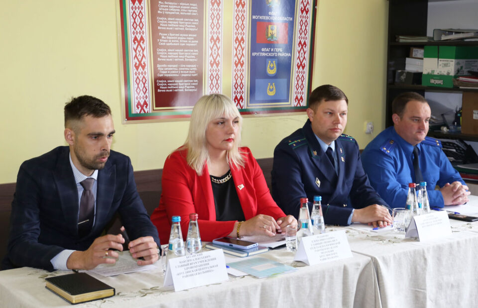 Коллектив ГЛХУ «Тетеринское» посетили члены одной из районных информационно-пропагандистских групп