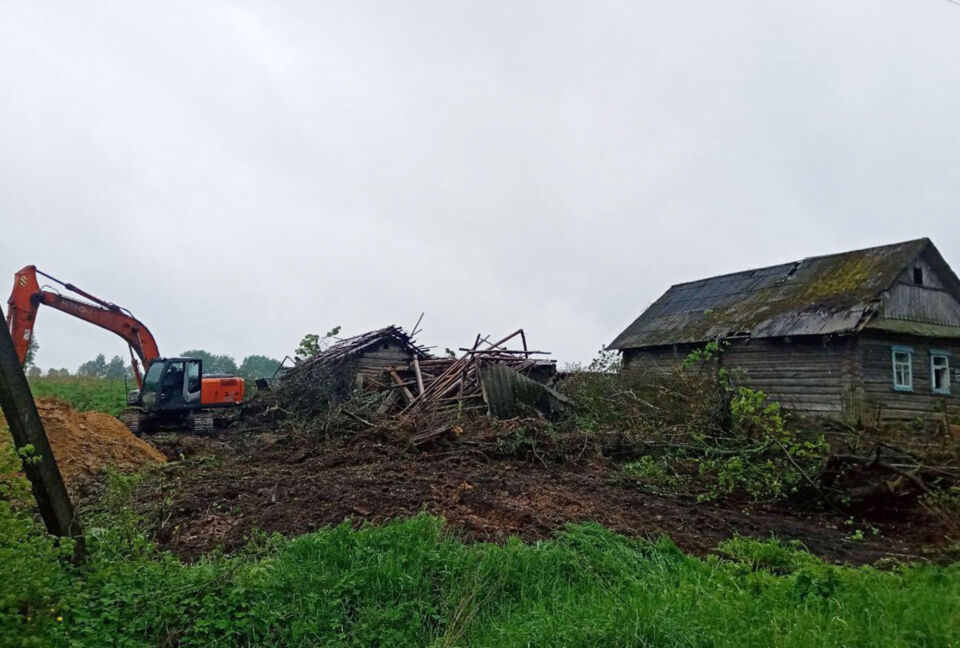 На территории Тетеринского сельсовета приступили к сносу ветхих и пустующих домов