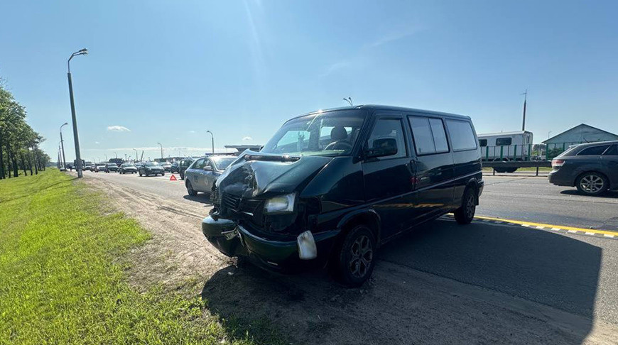 Несовершеннолетний пассажир легковушки пострадал в аварии на МКАД