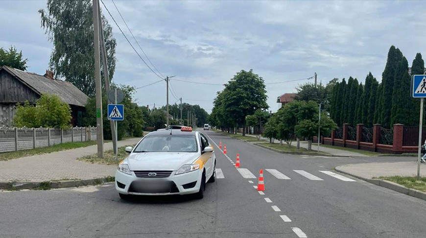 Восьмилетний мальчик на велосипеде попал под колеса такси в Малорите