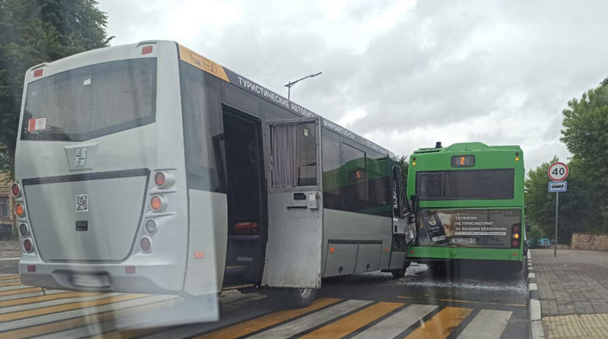 Два автобуса столкнулись в Логойске: два пассажира травмированы