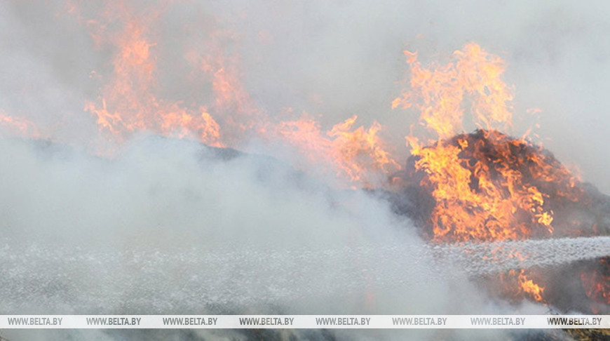 Огонь уничтожил 20 тонн соломы и 20 тонн сена в Барановичском районе