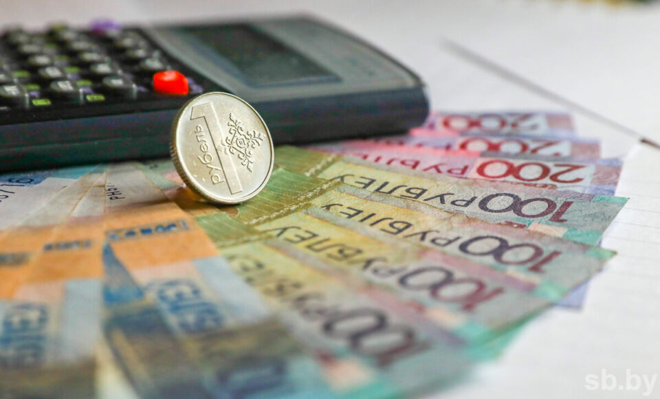 Белстат: среднемесячная зарплата работников здравоохранения в январе — апреле 2025 года увеличилась на 16,9 %