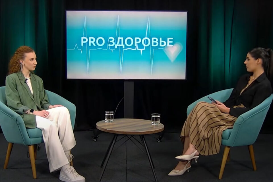 Почему нельзя чистить уши ватной палочкой? Отвечает лор-врач